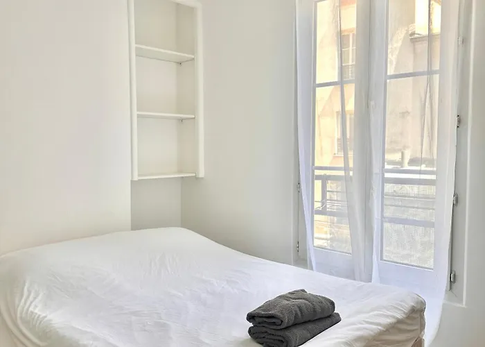 아파트 Comfortable Notre-dame De Lorette Rodier *