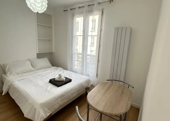 Comfortable Notre-dame De Lorette Rodier 아파트